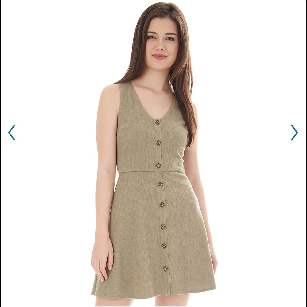 Juniors NWT IZ Byer Fit and Flare Sleeveless Button-Down Dress